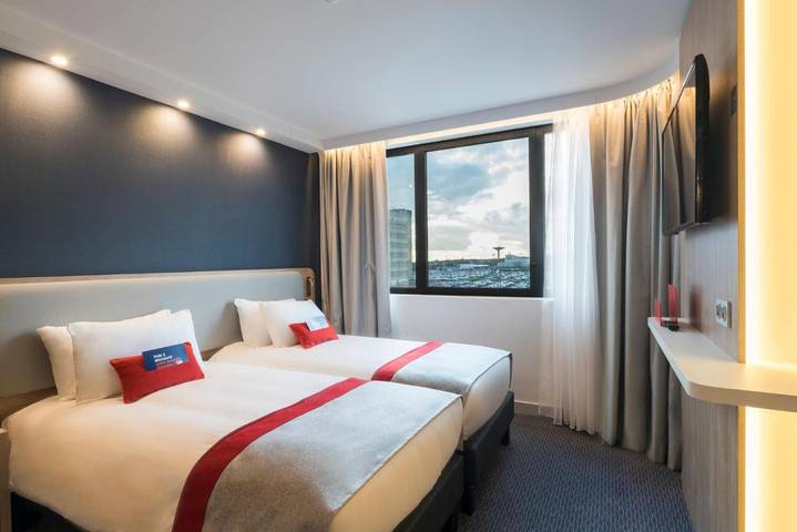 Hôtel pour 2 personnes, avec terrasse et vue, animaux acceptés à Roissy-en-France - 4