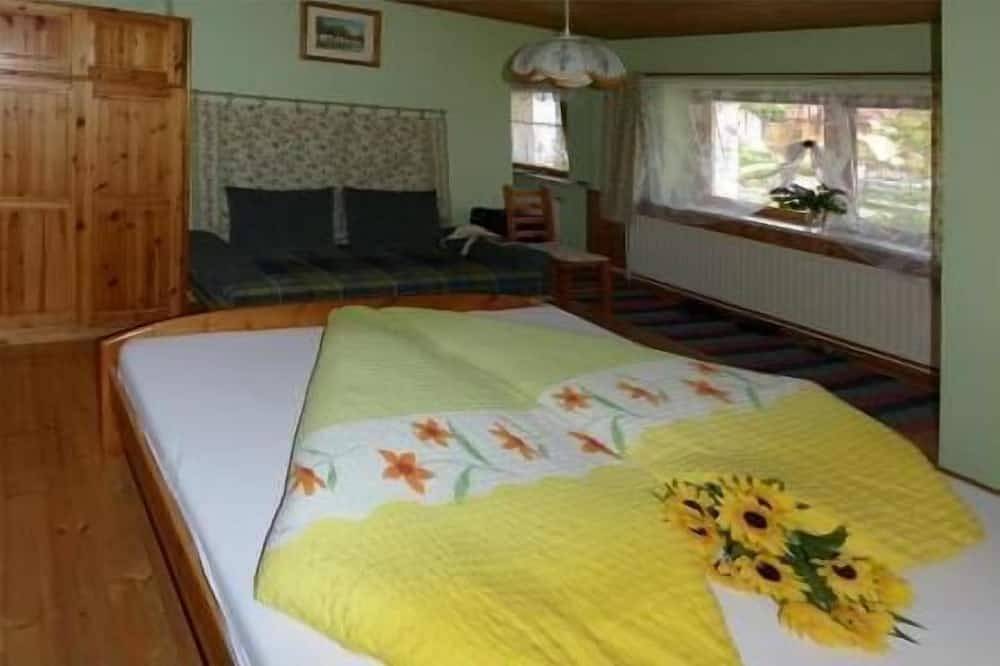 Ganze Wohnung, Ferienwohnung in ruhigem Arkadenhof mit 2 Schlafzimmern in Gemeinde Herrnbaumgarten, Weinviertel