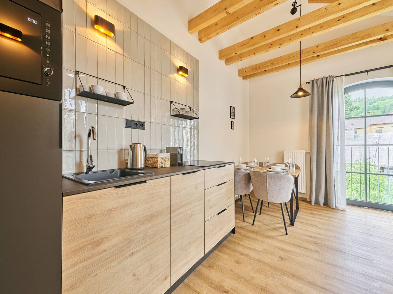 Ganze Wohnung, Luxury Mountain Attic with Ac & Netflix in Černý Důl, Region Trautenau