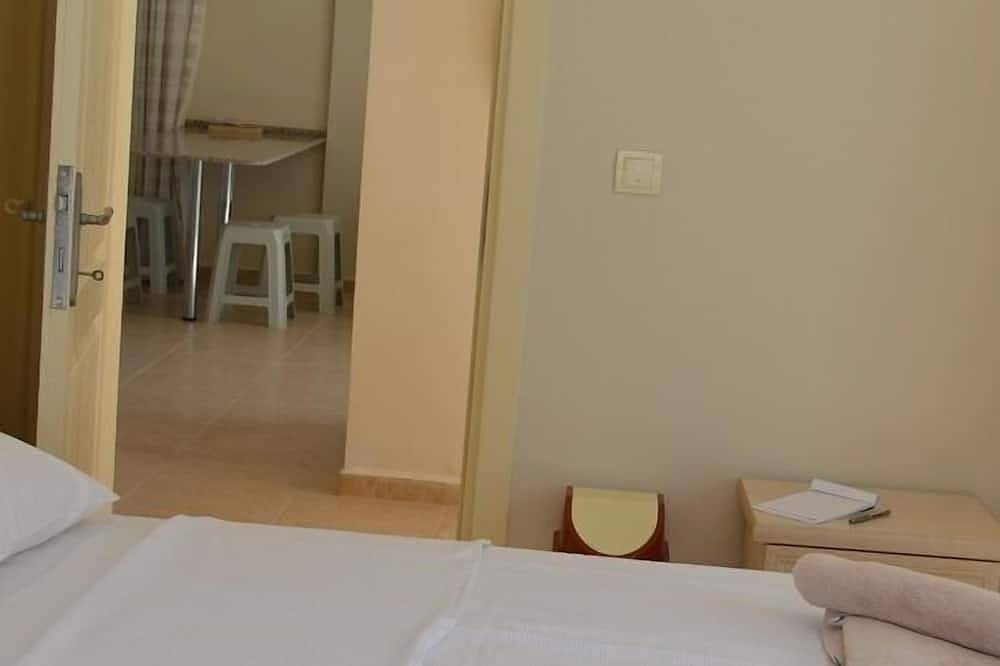 Ganze Wohnung, Erdgeschosswohnung auf einem privaten Komplex mit Gärten und Schwimmbad in Fethiye, Türkische Ägäis