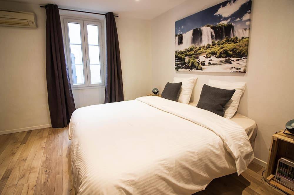 Entire apartment, Apartment-Superior-Private Bathroom-Landmark view-L'Industriel in Saint-Paul-Trois-Châteaux, Nyons region