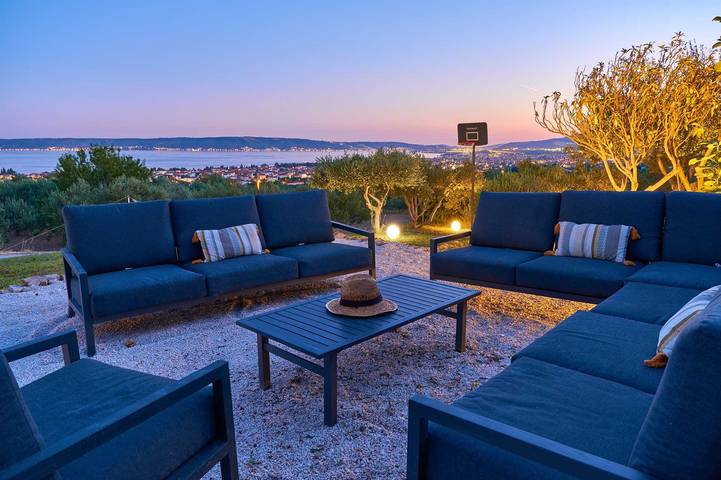 Villa für 10 Personen, mit Garten und Pool in Kaštela - 4