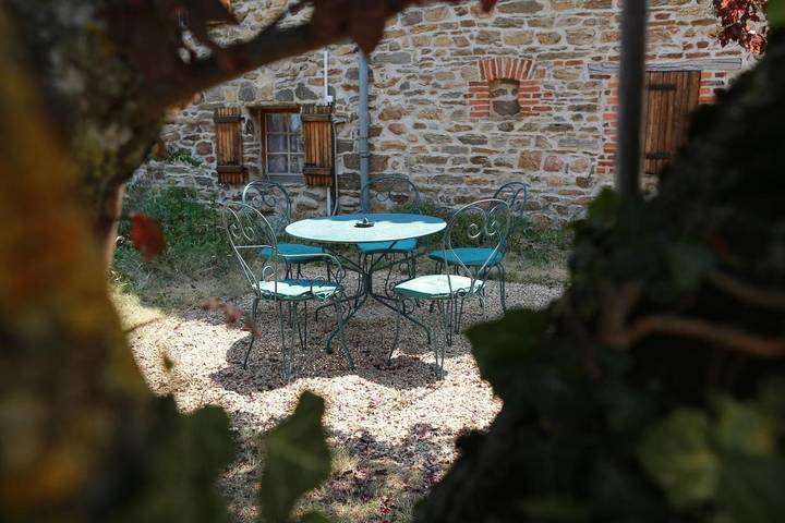 Location de vacances pour 3 personnes, avec jardin à Saint-Beauzire - 2