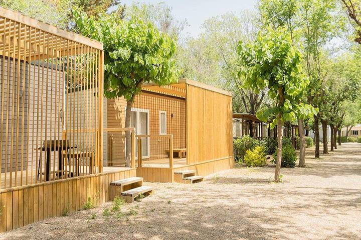 Camping para 6 personas, con piscina para niños y jardín además de piscina y jacuzzi - 1