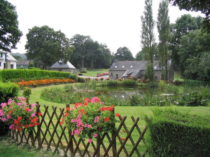 Gîte pour 6 personnes, avec Terrasse et Jardin dans Bon Repos sur Blavet
