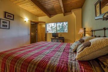 Log Cabin for 6 Guests in Lake Arrowhead, San Bernardino County, Picture 2