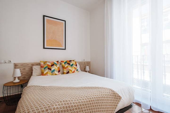 Apartamento entero, Homey Seville. Bright Apartment at Santa Cruz 6 people Parking Optional in Casco Antiguo, Sevilla
