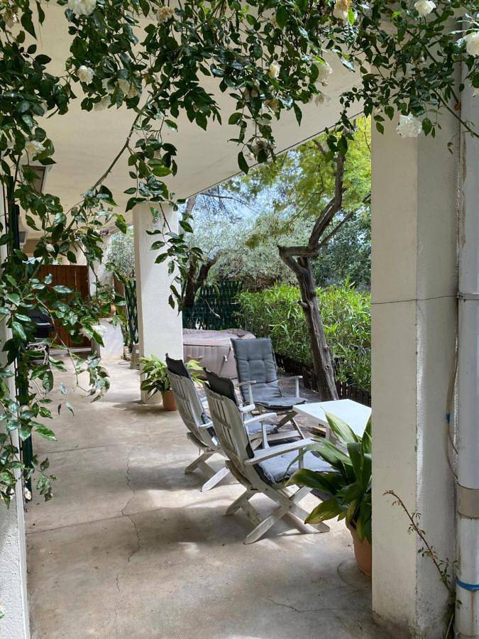 Gîte pour 4 personnes, avec jardin et jacuzzi à La Destrousse - 2