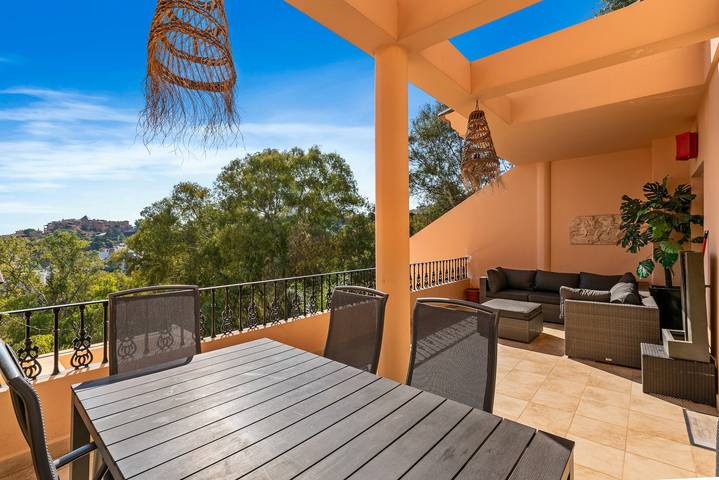 Ganze Wohnung, Apartment 'Marbella Duplex Penthouse' mit Meerblick, WLAN und Klimaanlage in Nueva Andalucia Golf Valley, Marbella