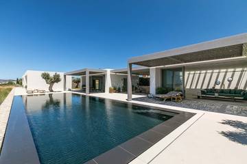 Location de vacances pour 8 personnes, avec vue sur l’océan ainsi que balcon et jardin dans Aliki