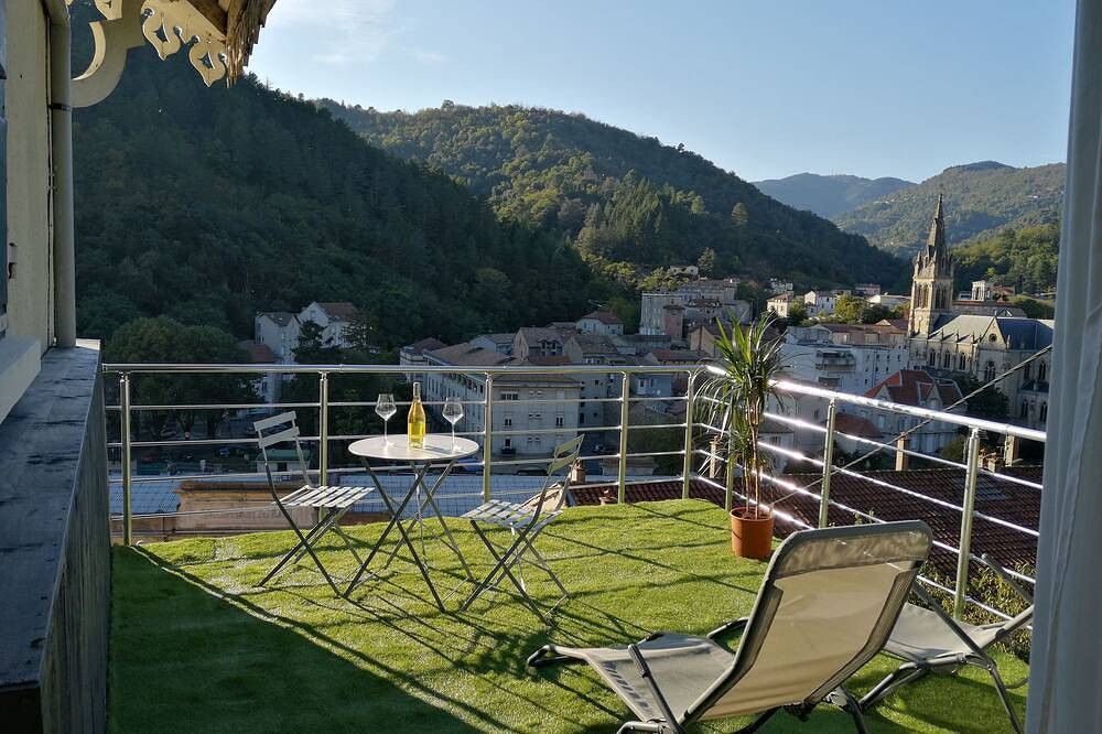 Large room with terrace and view including breakfast close to the spa in Vals-les-Bains, Parc naturel régional des Monts d'Ardèche