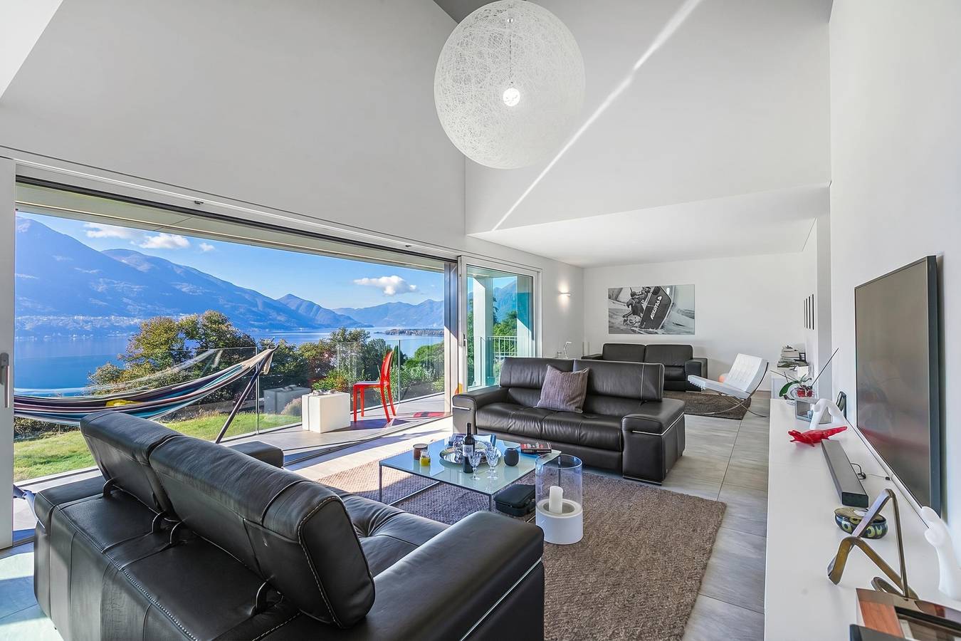 Villa Mondacce with Jacuzzi & Lake Views in Minusio, Ticino Alps and Verbano