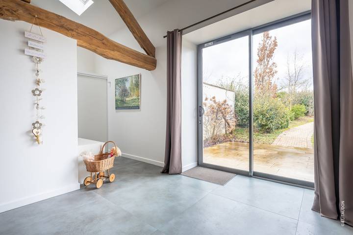 Gîte pour 8 personnes, avec terrasse et jardin dans Rhône - 4