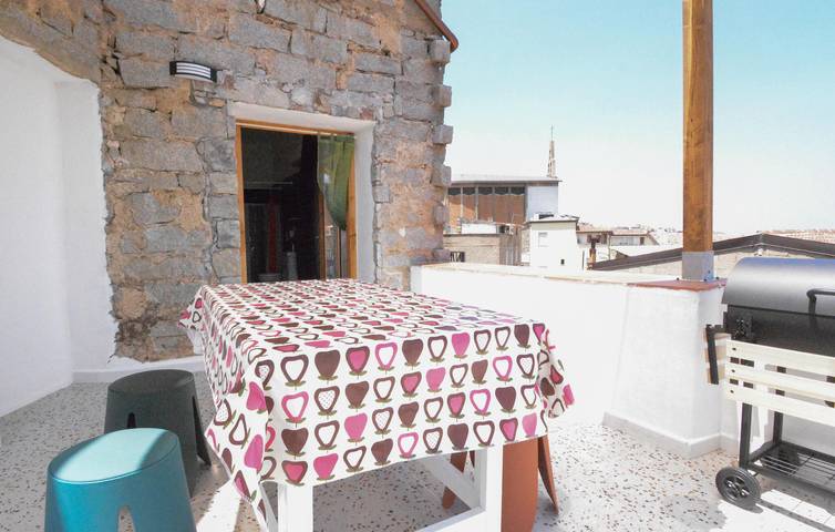 Gîte pour 6 personnes, avec terrasse à Orgosolo