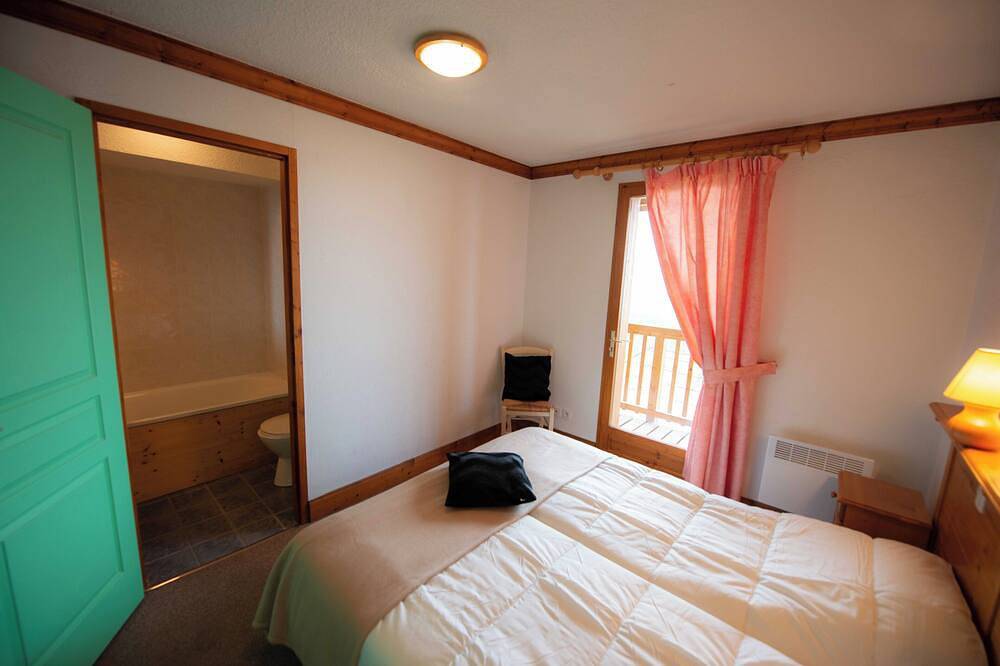 Oz/Alpe d'Huez 110m slopes, up to 21 people, Hammam, en-suite bedrooms in Oz, Écrins National Park