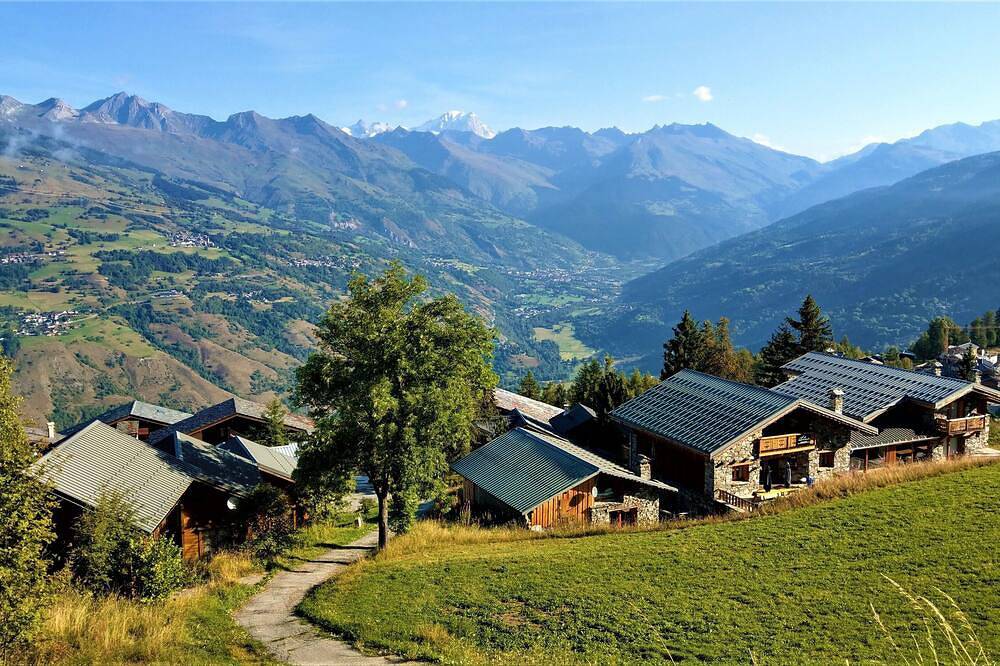 Entire apartment, Studio center resort beautiful view Les Coches La Plagne Paradiski in La Plagne, Bellentre