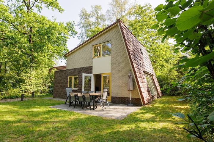 Bungalow für 7 Personen, mit Balkon/Terrasse und Terrasse sowie Garten