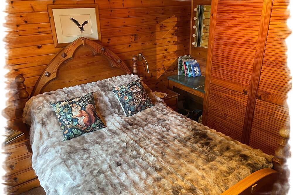 Blelham Tarn (Rustic yet modern cabin in tranquil woodland with own Ev charger) in Skelwith Bridge, Lake District