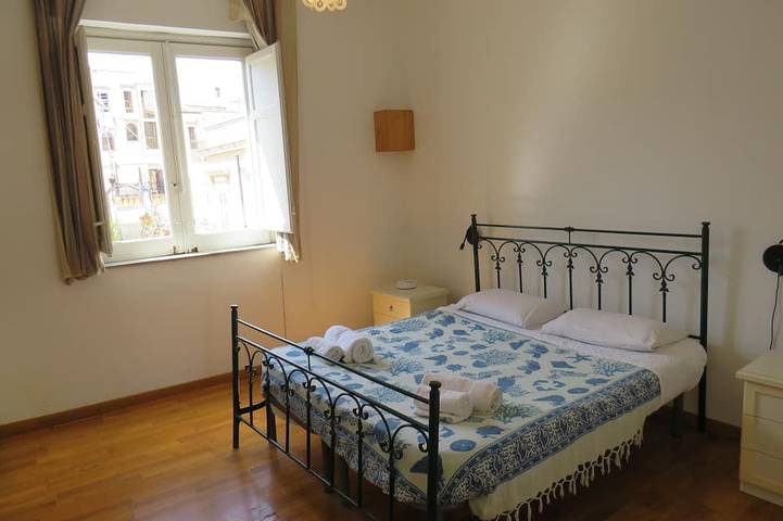 Entire apartment, Sunny loft with terrace and aircon in the city centre in Castellammare (Palermo), Palermo