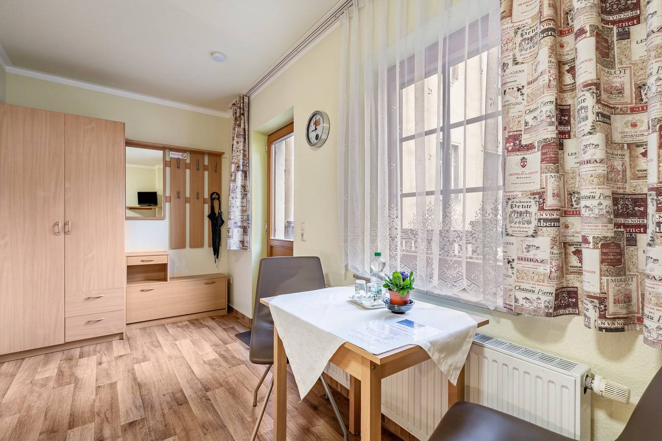 Zimmer 'Doppelzimmer 1' mit Gemeinschaftsterrasse und Wi-Fi in Meißen, Meißen Region
