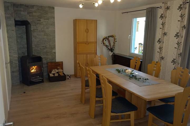 Ferienwohnung für 10 Personen, mit Balkon und Sauna in Birresborn