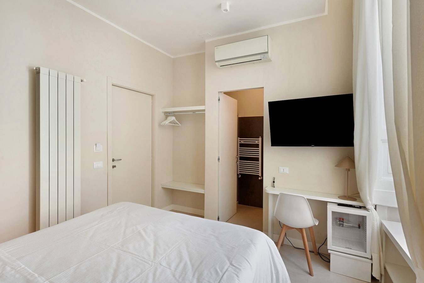 Room 'San Severo' with Wi-Fi and Air Conditioning in Naples, Naples Province