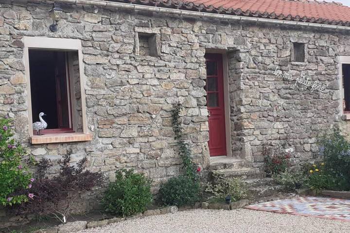 Location de vacances pour 4 personnes, avec Terrasse ainsi que Jardin et Vue à Aizenay