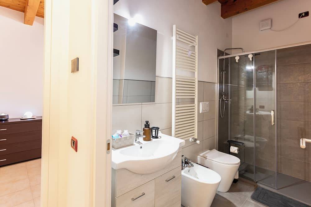 Ganze Wohnung, Feel Welcome Apartment (sleeps 4) in Negrar di Valpolicella, central Verona area in Negrar, Verona Provinz