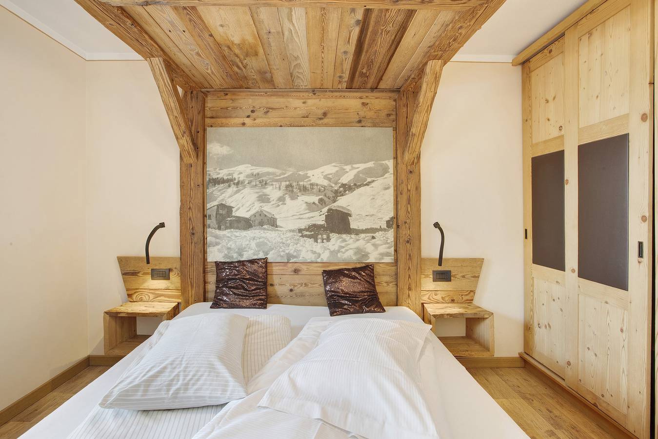 Apartamento inteiro, "Appartamento 1 Deluxe - Alpen Suite" com Vista de Montanha, Jardim & Wi-Fi in Livigno (Town), Livigno