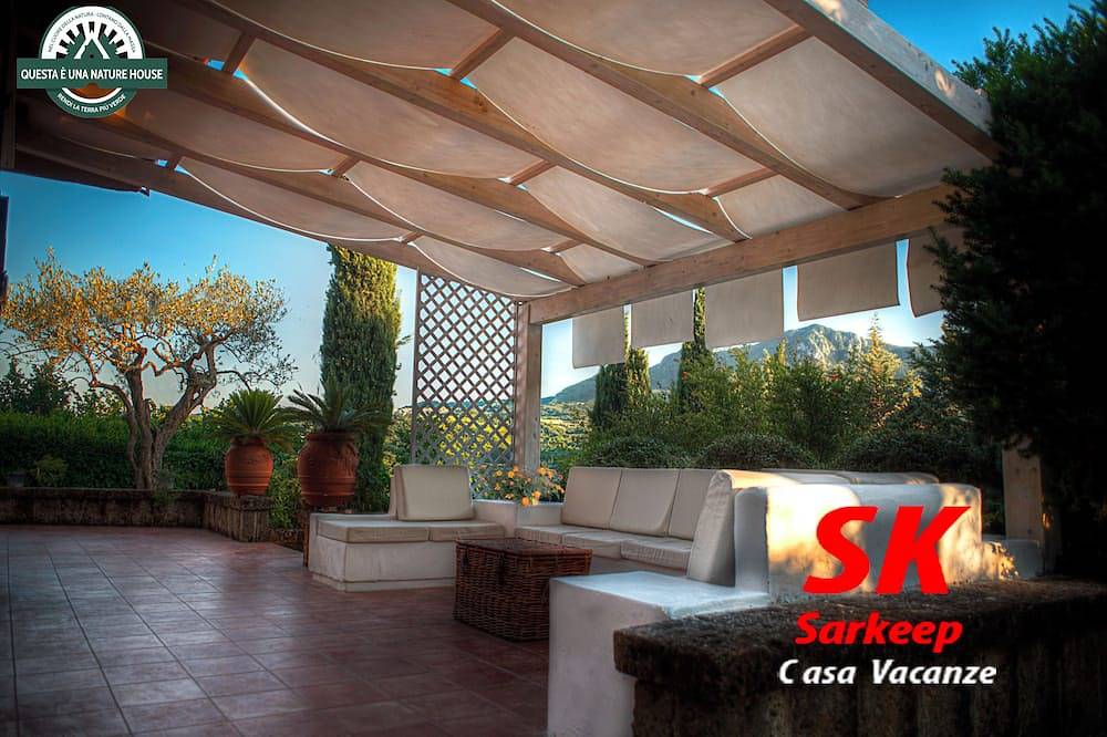 Sarkeep - Villa immergée dans les vignobles de Taurasi in Luogosano, Province d'Avellino