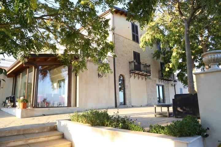 Location de vacances pour 2 personnes, avec jardin et piscine ainsi que jacuzzi et sauna à Mussomeli - 4