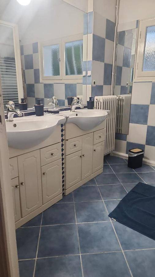 Location de vacances pour 8 personnes, avec piscine ainsi que terrasse et jacuzzi à Lamothe-Capdeville - 4