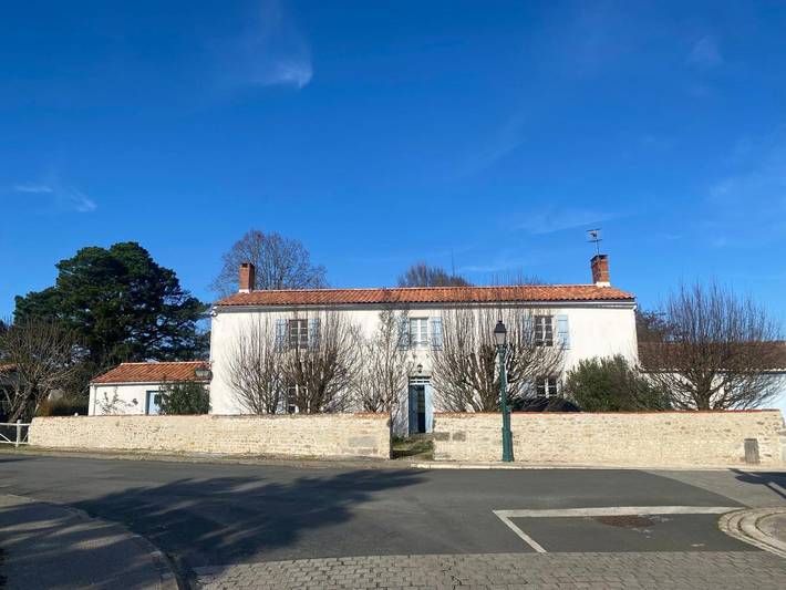 Location de vacances pour 11 personnes, avec Jacuzzi ainsi que Terrasse et Jardin à La Jonchère - 2