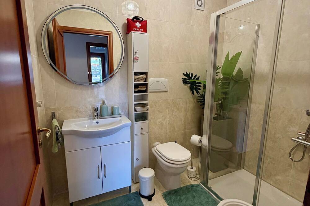 Ganze Wohnung, Delightful apartment with large terrace near Leonardo Da Vinci Fco Airport in Fiumicino, Rom Provinz
