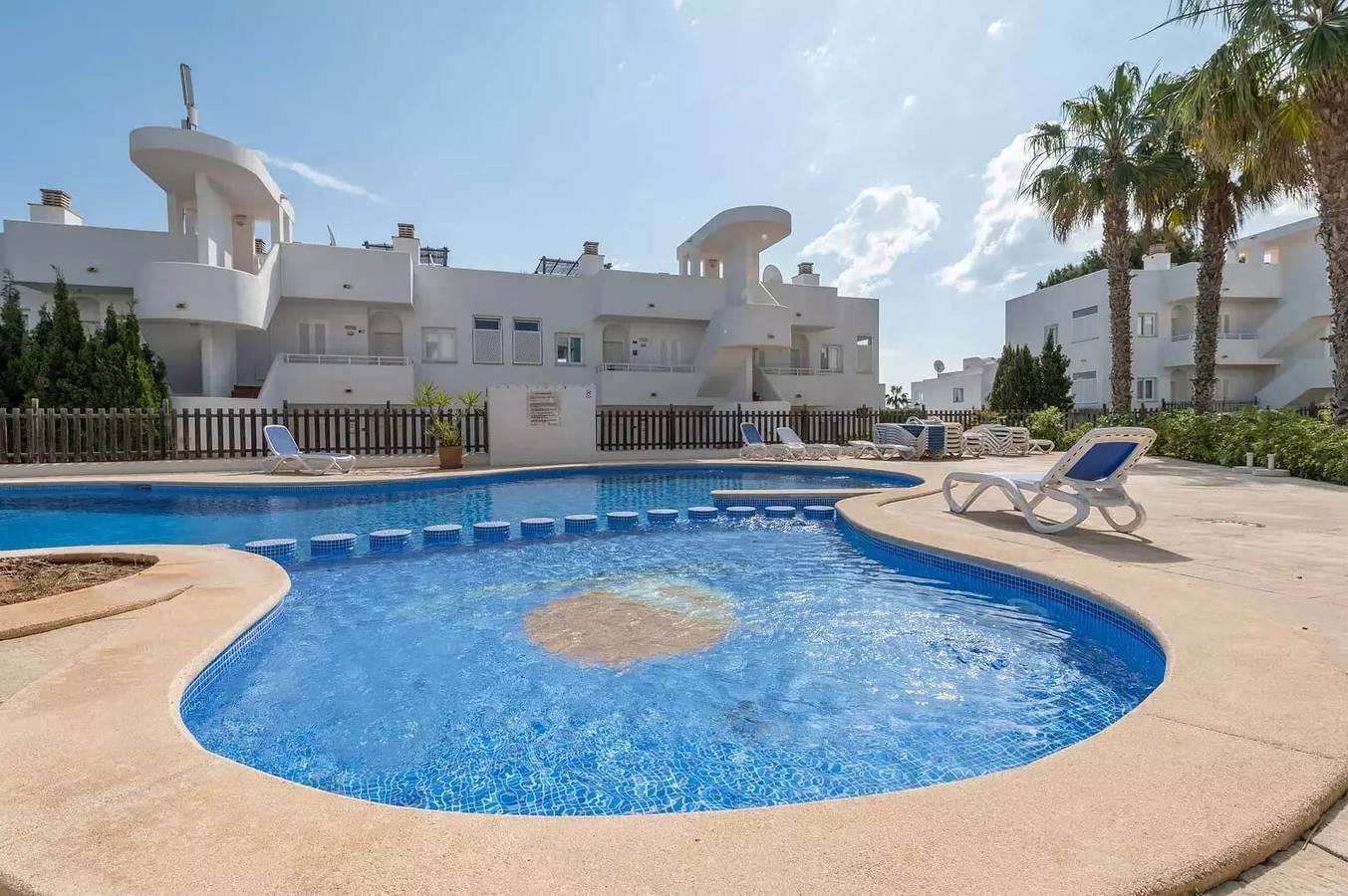 Hel lägenhet, Apartment 'El Puerto I 1-3' with Shared Pool, Wi-Fi and Air Conditioning in Cala d'Or, Santanyí