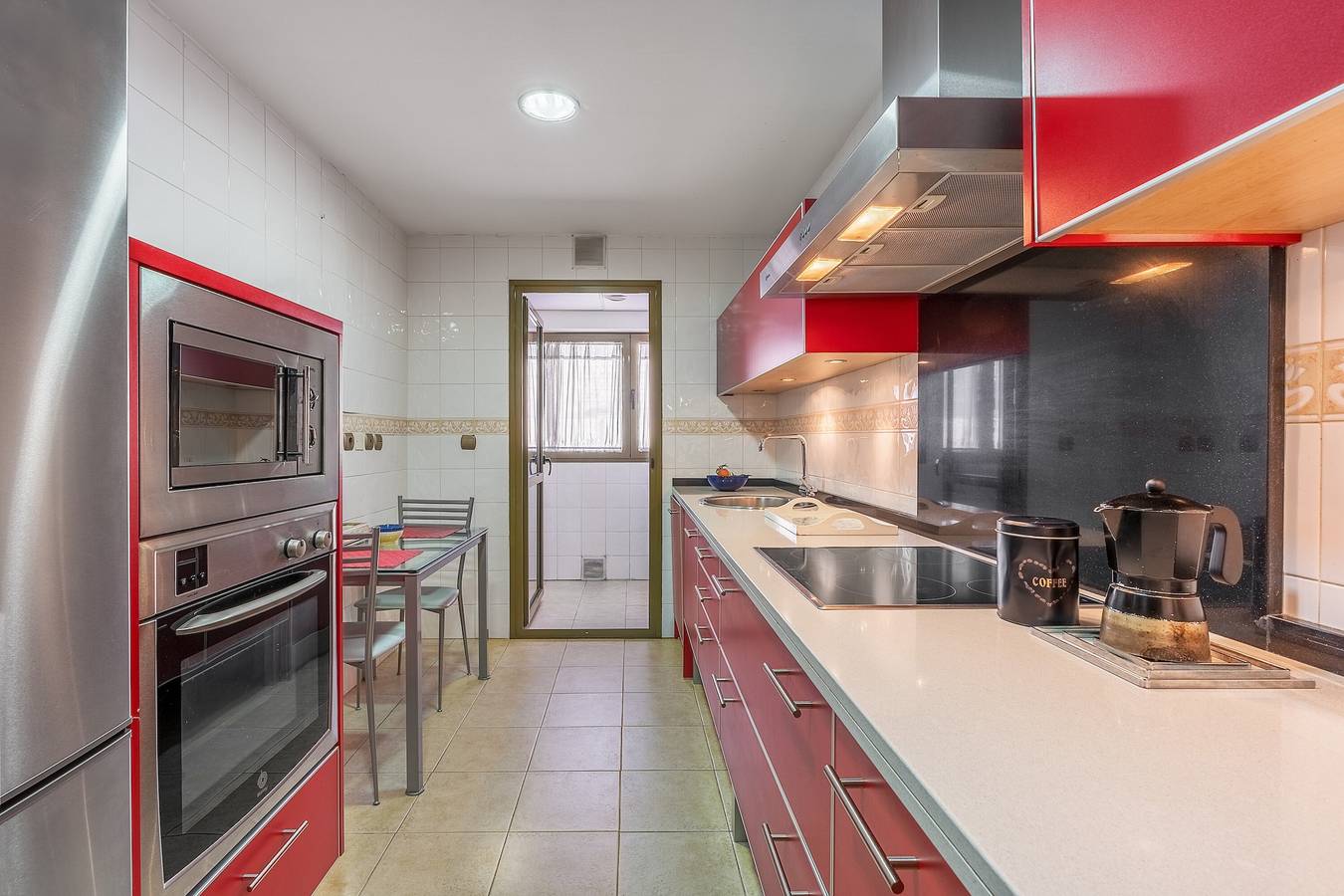 Apartamento entero, Apartamento 'Céntrico, Espacioso con Parking' con Wi-Fi y Aire Acondicionado in Beiro, Granada