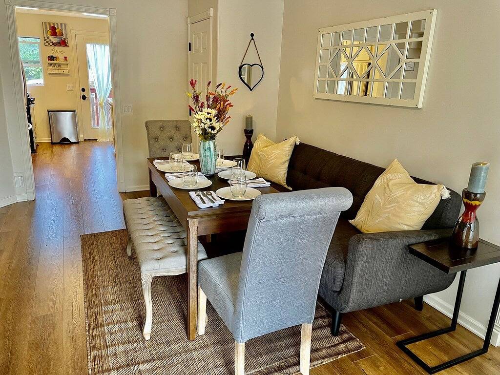 Family Friendly Historic Farmhouse -3 Bedrooms - Walk to Downtown & Whiskey Row. in Prescott, Yavapai County