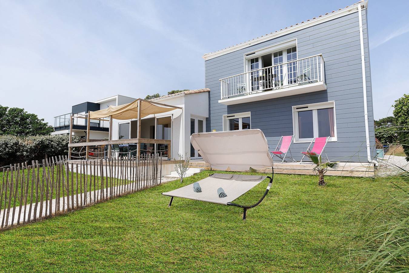 Appartement entier, Appartement 'Les Sables Pailletés 10p' avec vue mer, terrasse privée et Wi-Fi in Château-d'Olonne, Les Sables-d'Olonne
