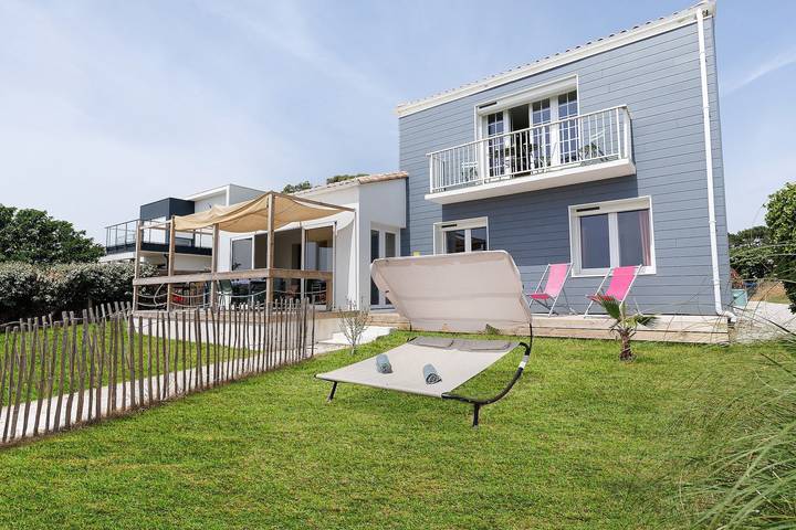 Appartement entier, Appartement 'Les Sables Pailletés 10p' avec vue mer, terrasse privée et Wi-Fi in Château-d'Olonne, Les Sables-d'Olonne