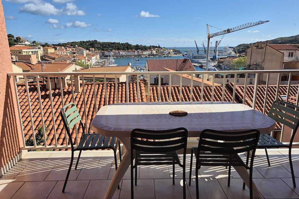 Entire apartment, 2 bedroom apartment panoramic sea view Port-Vendres, 2 kms Collioure in La Côte Vermeille, Port-Vendres