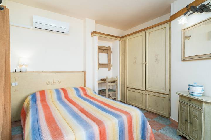 Monolocale intero, Studio 'Sa Burrida' Relax vicino al mare con giardino e Wi-Fi in Posada, Provincia di Nuoro