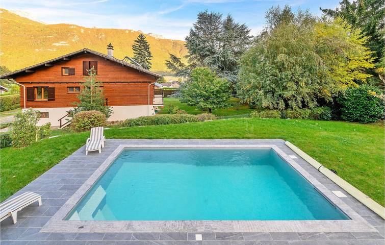 Location de vacances pour 8 personnes, avec terrasse et piscine à Doussard - 3