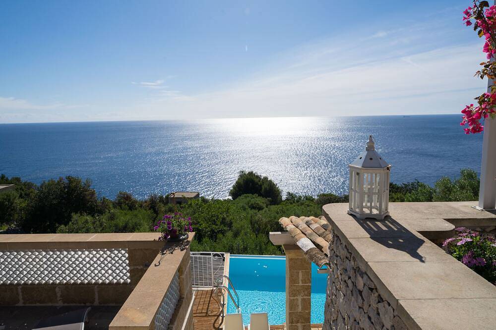 Apulien Salento Salento Meerblick-Konstruktion, umgeben von jahrhundertealten Olivenbäumen in Corsano, Lecce Provinz
