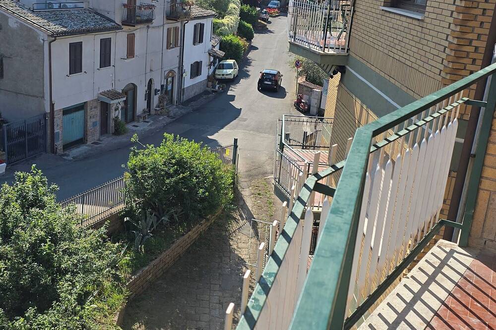 Ganze Wohnung, Spacious appartment with Ac. Walking distance to castle and to Bolsena Lake. in Bolsena, Bolsenasee