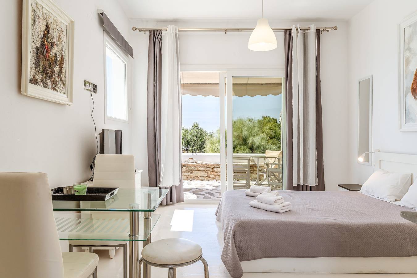 Ganze Wohnung, Ferienwohnung 'Lefkopetra' mit gemeinsamer Terrasse, Wi-Fi und Klimaanlage in Tínos