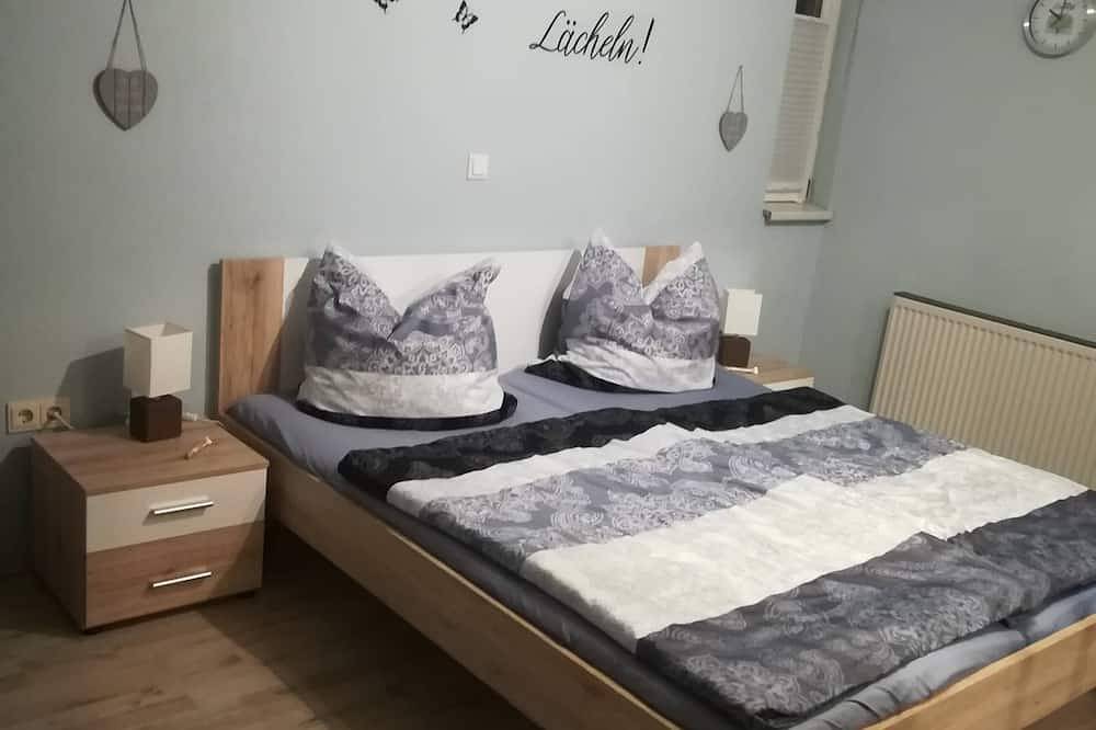 Ganze Wohnung, Große und gemütliche Ferienwohnung mit überdachtem Freisitz und Garten in Schwarzenbach an der Saale, Landkreis Hof