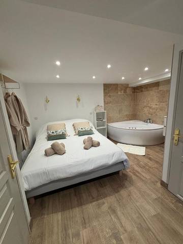 Gîte pour 2 personnes, avec jacuzzi à Épernay