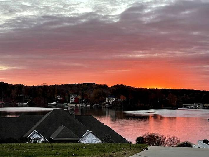 Vacation rental for 12 people, with balcony and yard, with pets in Lake Norman