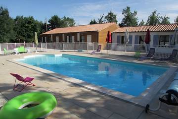 Location de vacances pour 5 personnes, avec jardin et piscine à Nalliers