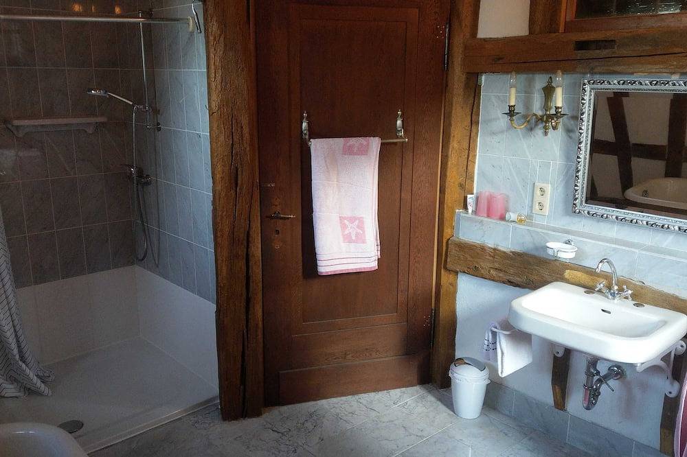 Ganze Wohnung, Ferienwohnung mit Flair in historischer Kunstscheune in Raversbeuren, Traben-Trarbach und Umbegung